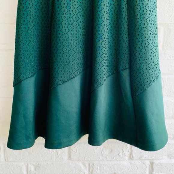 Alex Marie Dark Green Sleeveless Dress - Picture 4 of 11